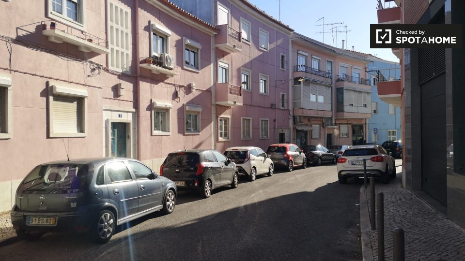 Double room Lisbon, 3 beds, 150m² — photo 18