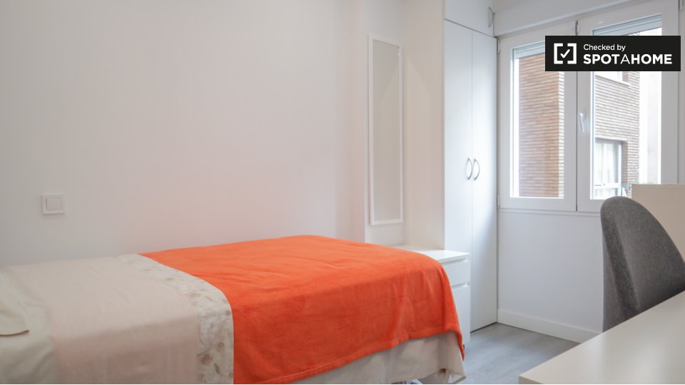 Se alquilan habitaciones en apartamento de 3 dormitorios en Guindalera, Madrid