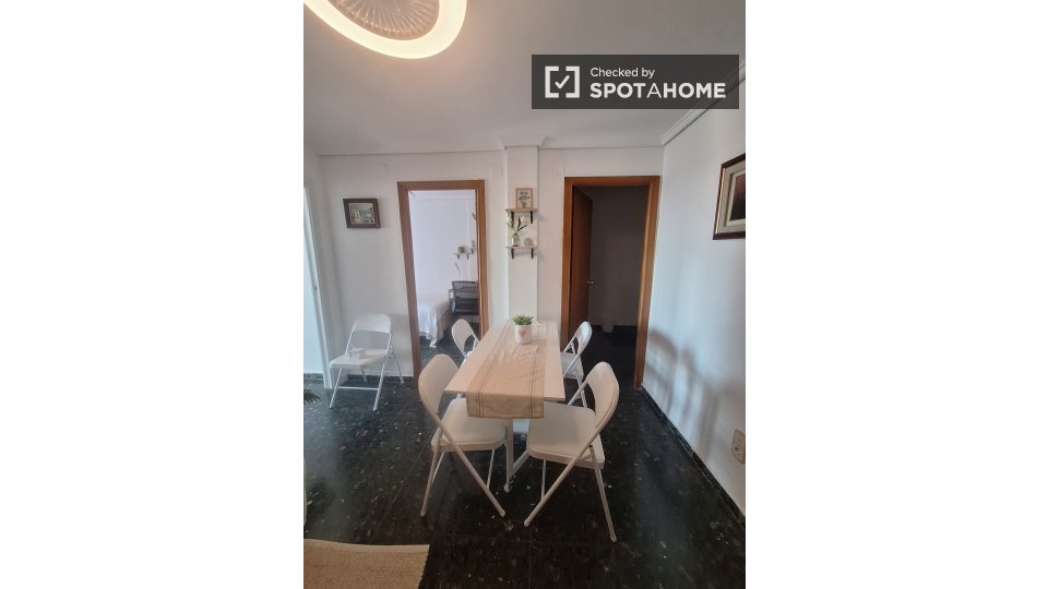 Double room Valencia, 5 beds, 110m² — photo 21