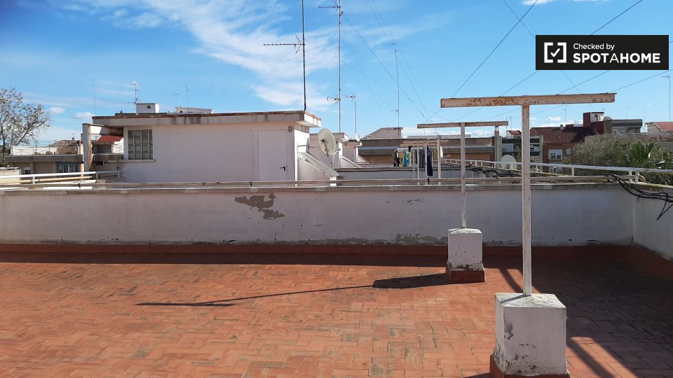 Double room Valencia, 3 beds, 90m² — photo 6