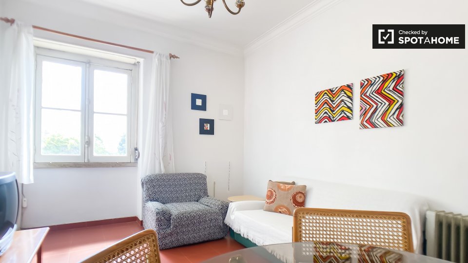 Double room Lisbon, 2 beds, 10m² — photo 8