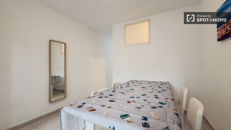 Double room Barcelona, 2 beds — photo 32