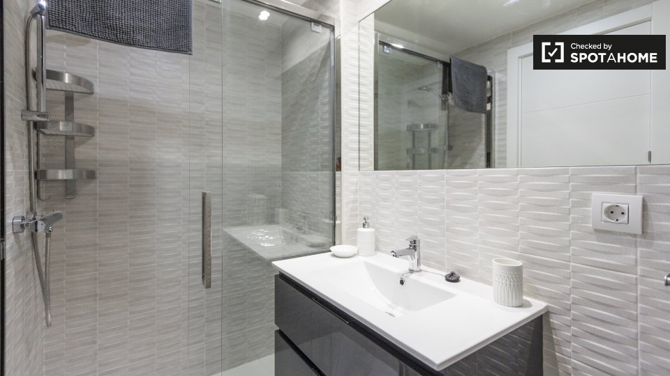 Double room Madrid, 4 beds, 90m² — photo 6
