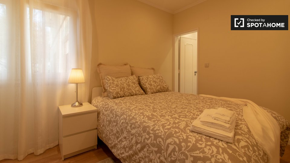 Double room Lisbon, 5 beds, 117m² — photo 2