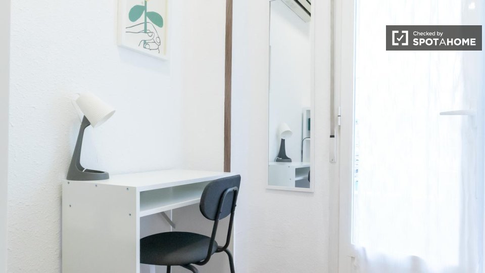 Double room Madrid, 6 beds, 116m² — photo 12