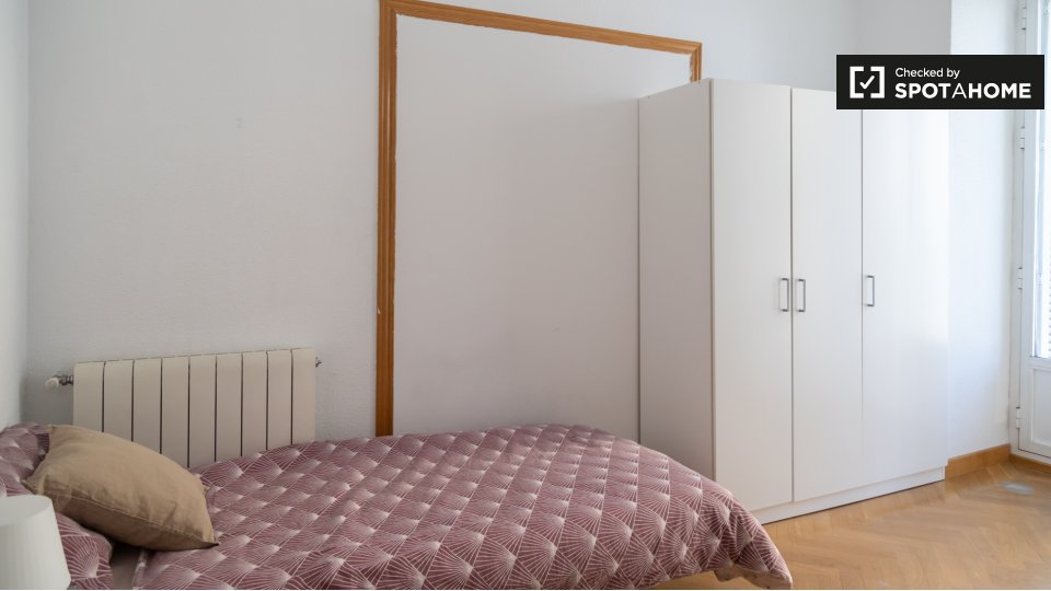 Double room Madrid, 7 beds, 125m² — photo 1