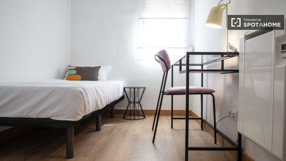 Double room Madrid, 3 beds, 57m² — photo 10