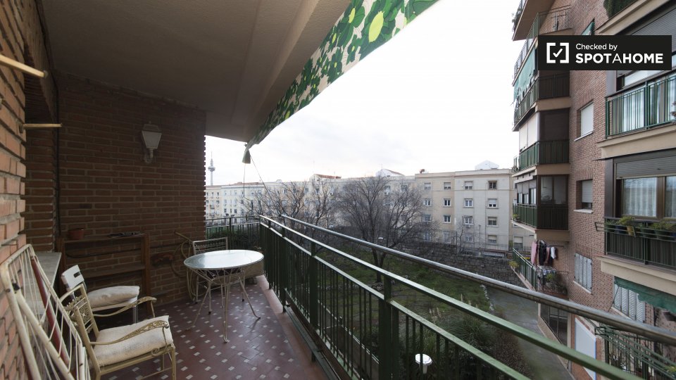 Double room Madrid, 4 beds, 140m² — photo 18