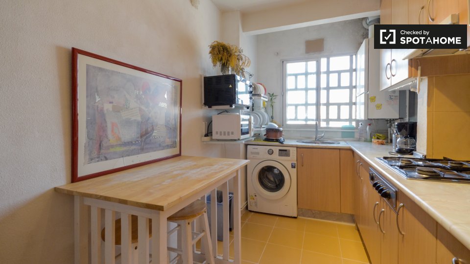 Double room Madrid, 3 beds — photo 13