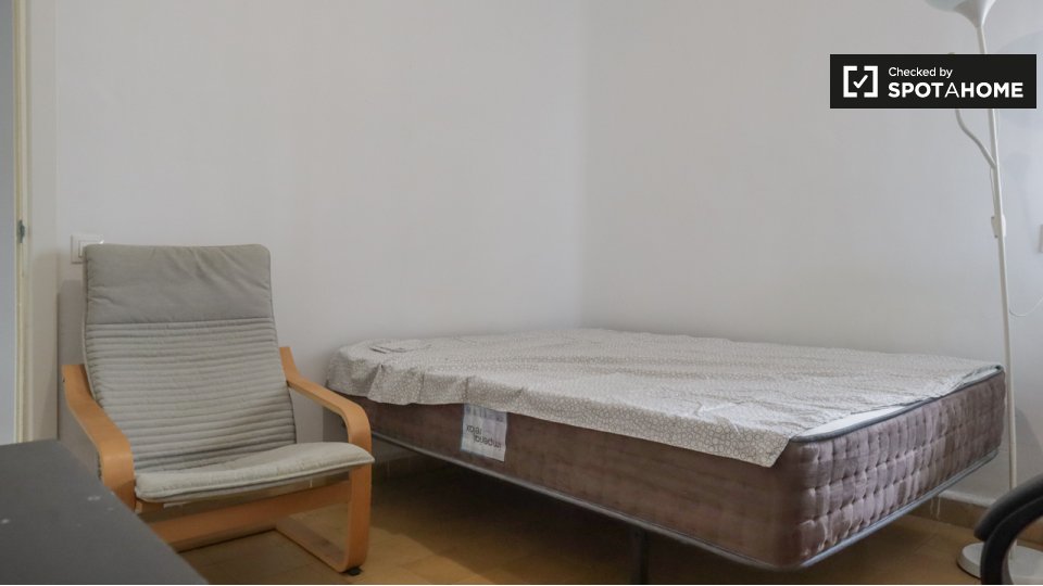 Double room Madrid, 3 beds, 70m² — photo 6