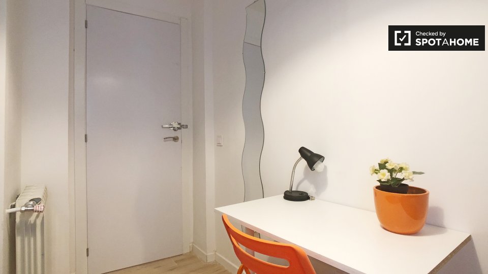Habitación en apartamento de 7 dormitorios en Puerta del Ángel, Madrid