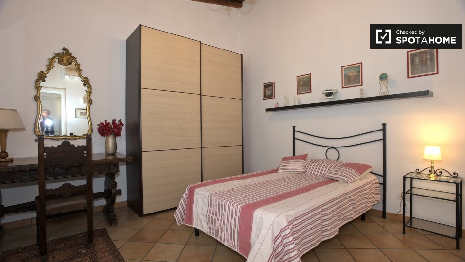 Double room Rome, 3 beds, 80m² — photo 1