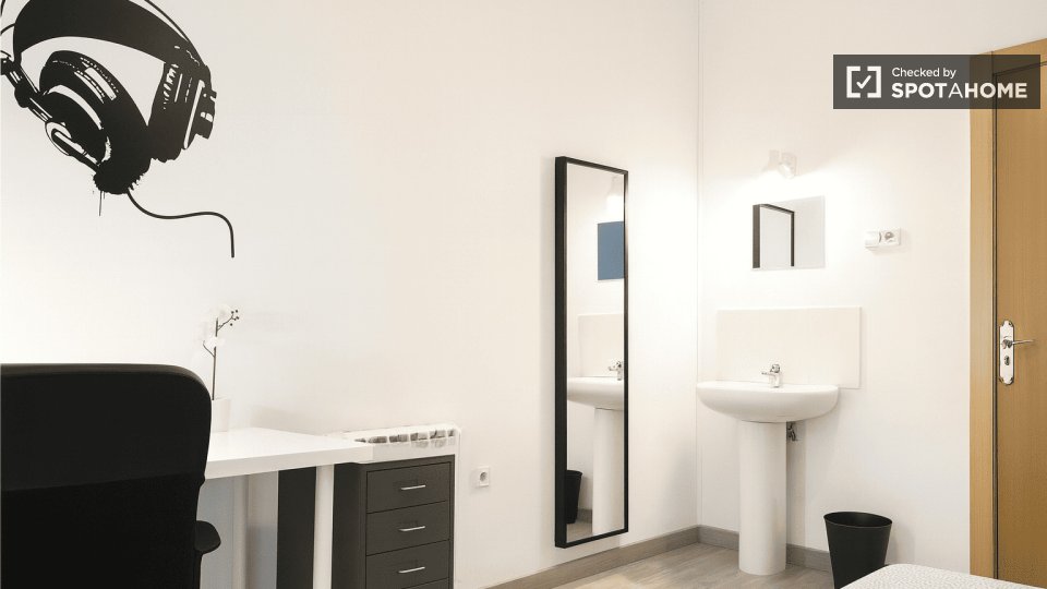 Double room Barcelona, 10 beds, 180m² — photo 42