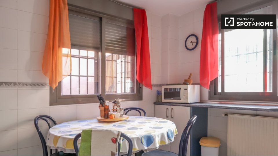 Double room Madrid, 2 beds — photo 11