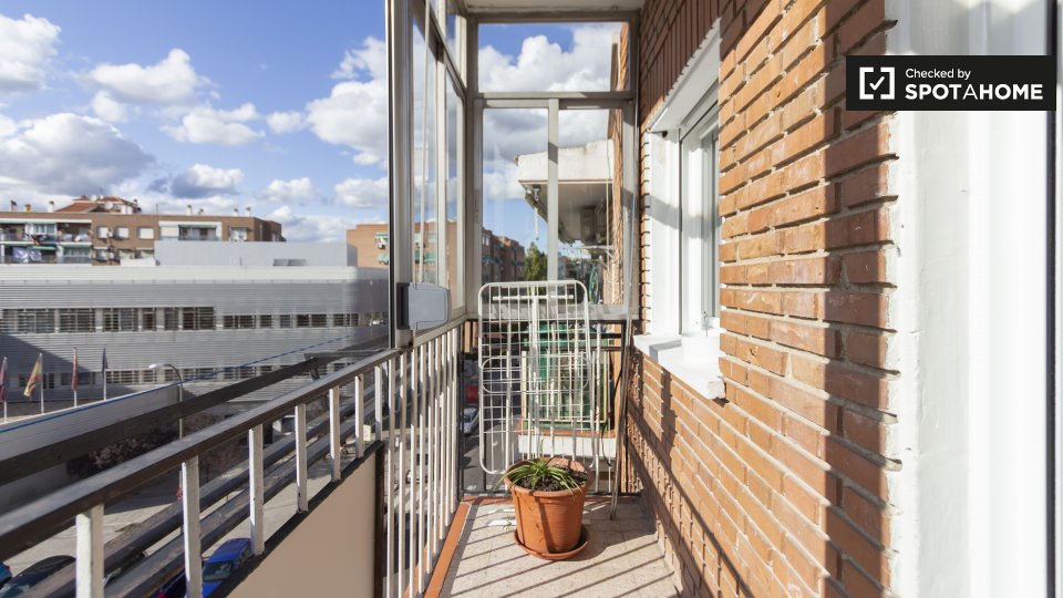 Double room Madrid, 3 beds, 65m² — photo 18