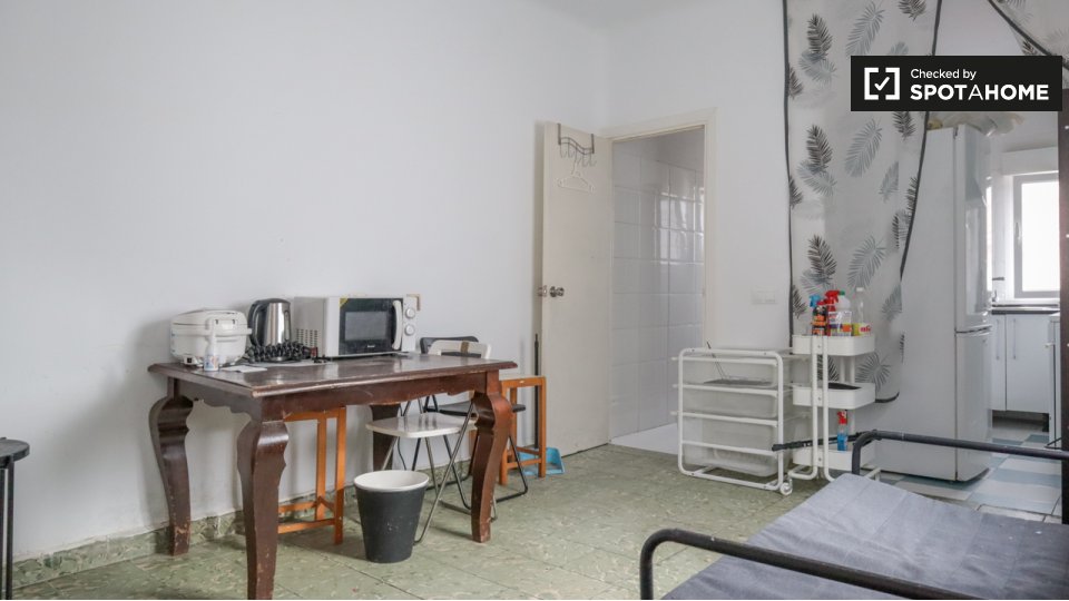 Double room Madrid, 3 beds, 70m² — photo 18
