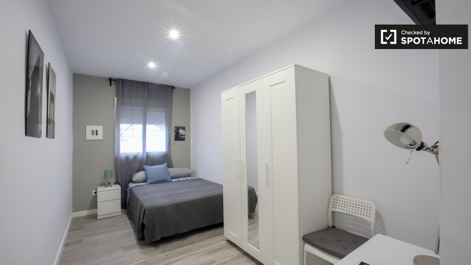 Double room Valencia, 3 beds, 65m² — photo 2