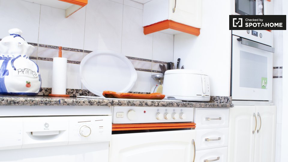 Double room Madrid, 3 beds, 100m² — photo 13