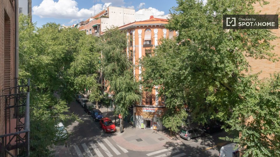 Double room Madrid, 3 beds — photo 17