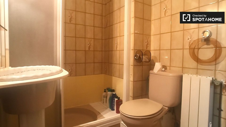 Double room Madrid, 3 beds — photo 13