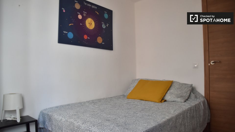 Double room Valencia, 3 beds — photo 3