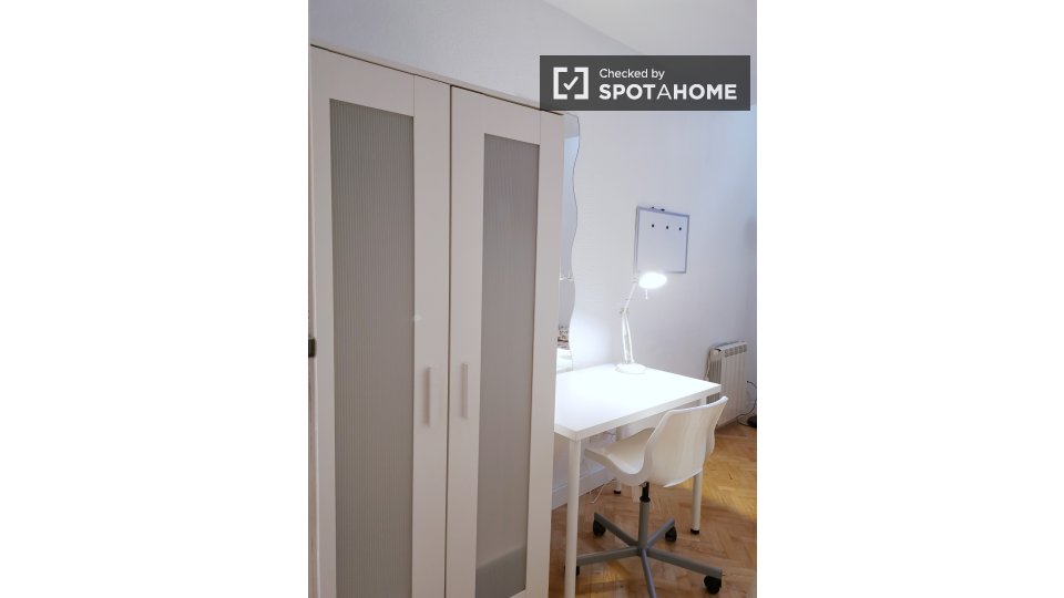 Double room Madrid, 6 beds, 150m² — photo 66