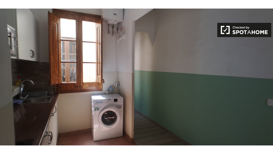 Double room Barcelona, 3 beds, 65m² — photo 7