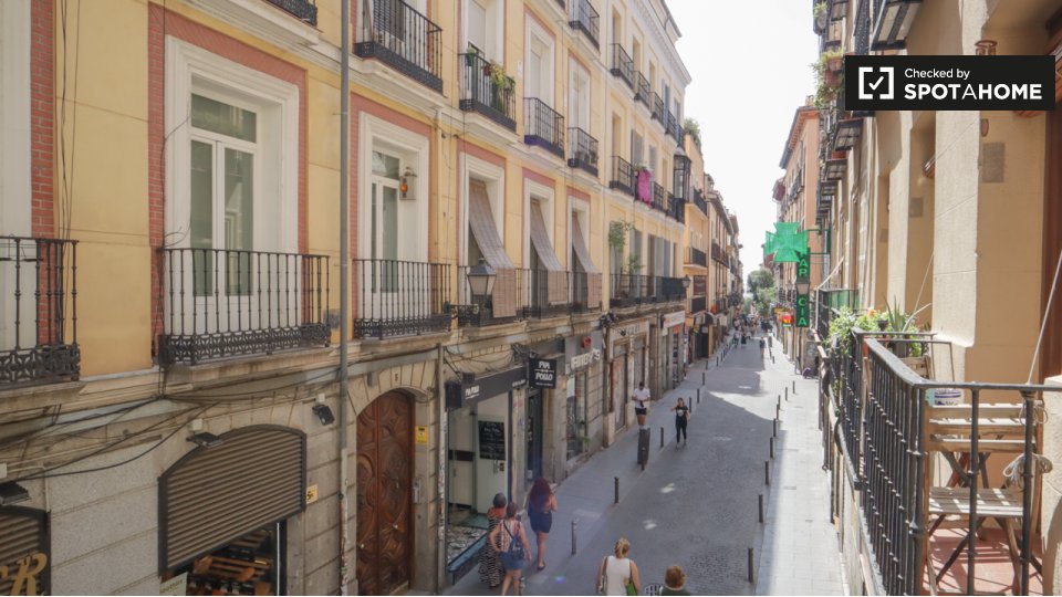 Double room Madrid, 5 beds — photo 17