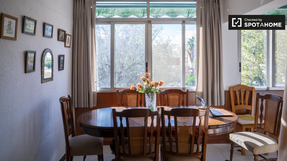 Double room Valencia, 3 beds, 90m² — photo 4