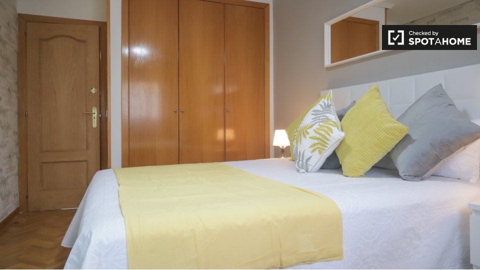 Double room Madrid, 5 beds — photo 15