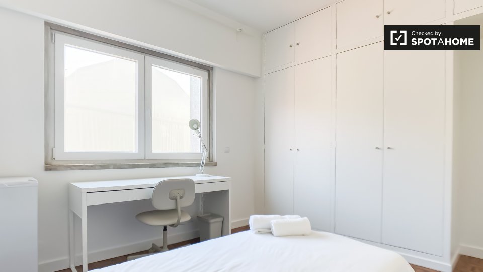 Double room Lisbon, 6 beds, 123m² — photo 7