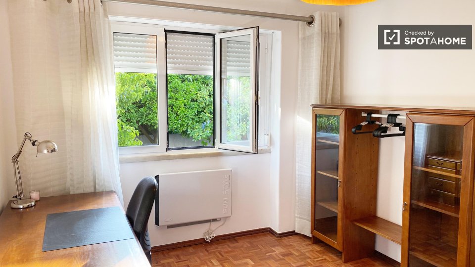 Double room Lisbon, 6 beds — photo 12