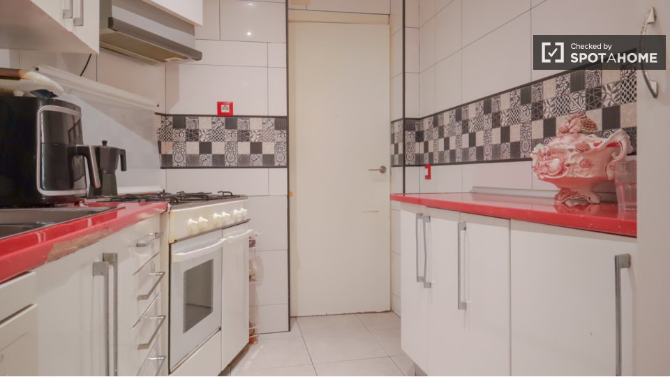 Double room Madrid, 3 beds — photo 17