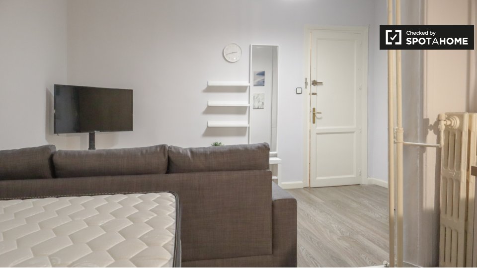 Double room Madrid, 5 beds, 120m² — photo 18