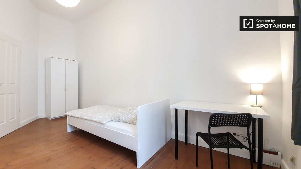 Double room Berlin, 4 beds, 92m² — photo 13