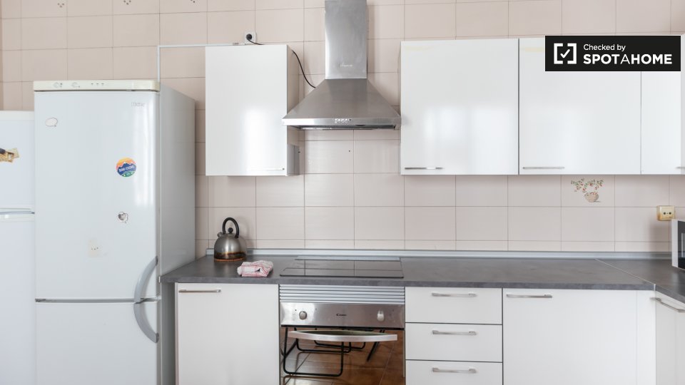 Double room Madrid, 10 beds, 220m² — photo 16