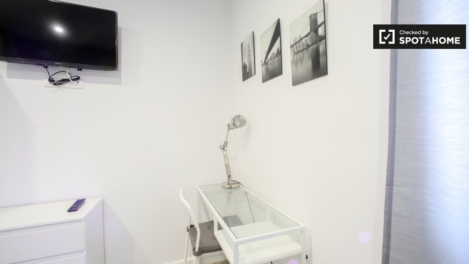 Double room Valencia, 3 beds, 65m² — photo 4