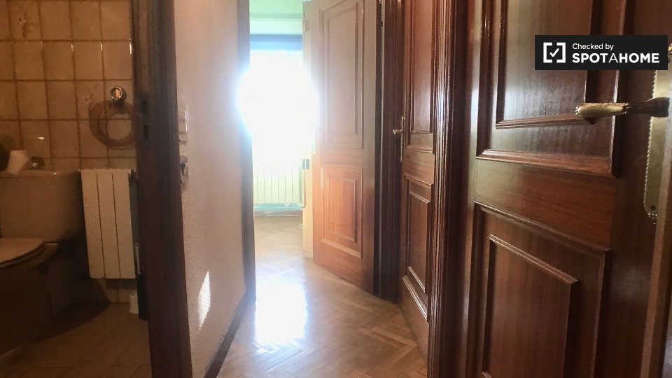 Double room Madrid, 3 beds — photo 14