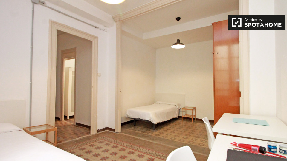 Double room Barcelona, 8 beds, 175m² — photo 1