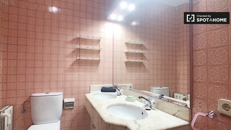 Double room Madrid, 5 beds, 133m² — photo 14