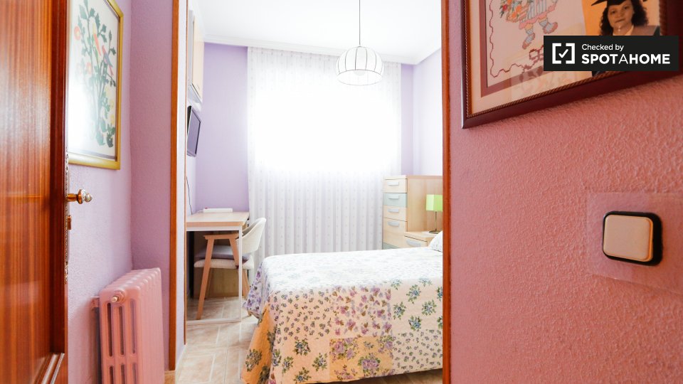 Double room Madrid, 3 beds, 110m² — photo 1