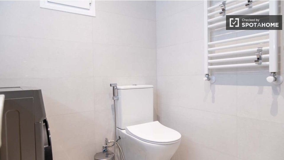 Double room Madrid, 3 beds, 50m² — photo 18