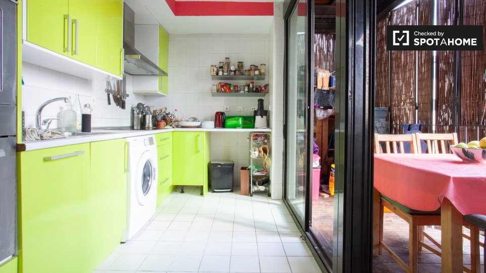 Double room Madrid, 4 beds, 98m² — photo 16
