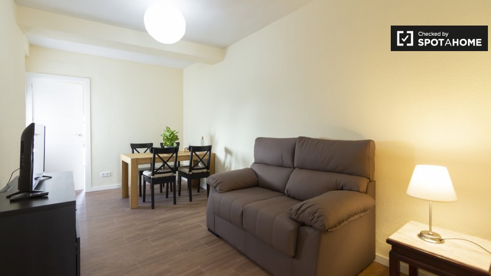 Double room Madrid, 3 beds, 65m² — photo 9