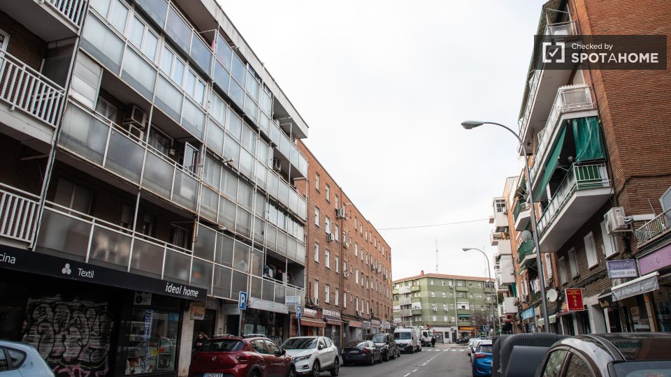 Double room Madrid, 5 beds, 120m² — photo 30