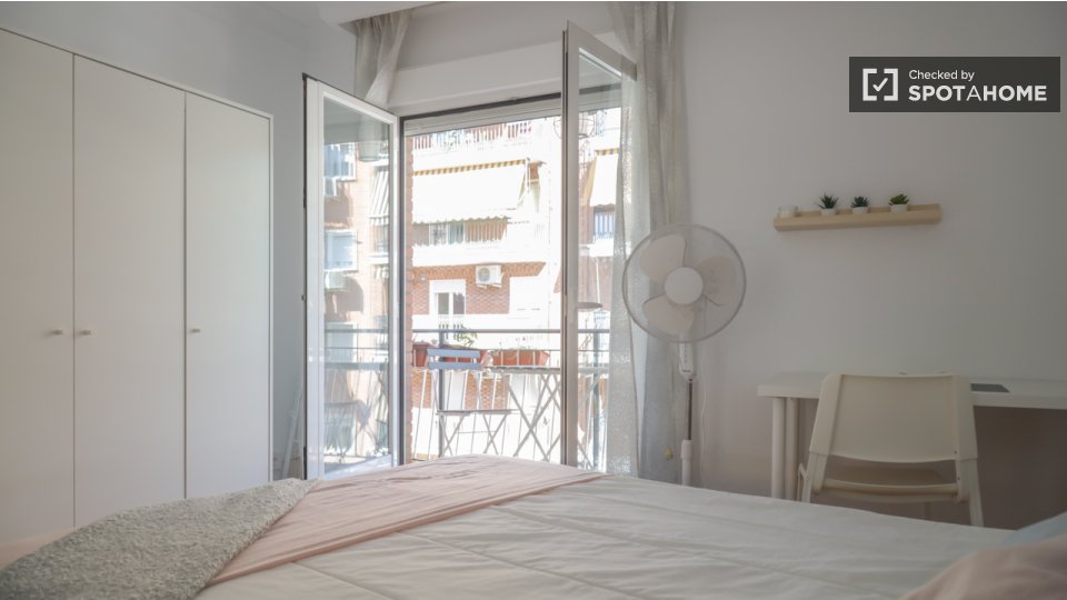 Double room Madrid, 5 beds, 140m² — photo 4