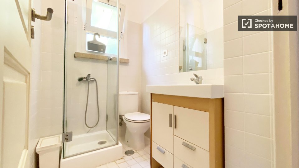 Double room Lisbon, 4 beds — photo 71