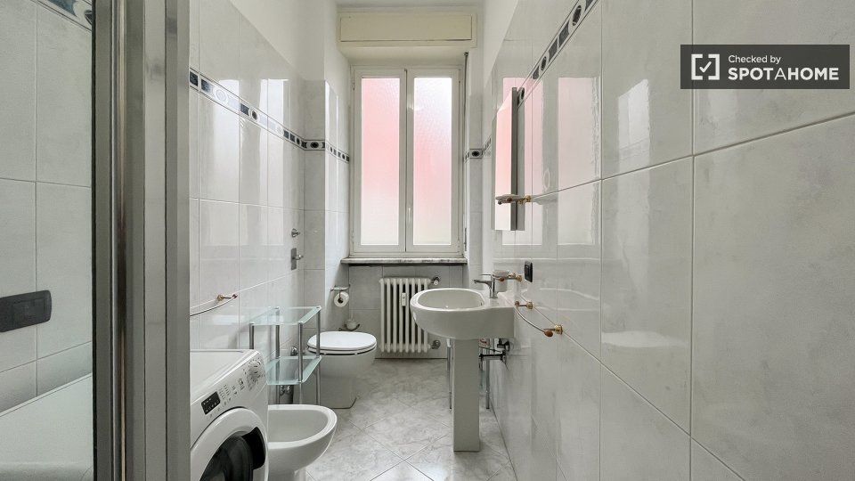 Double room Milan, 2 beds — photo 4