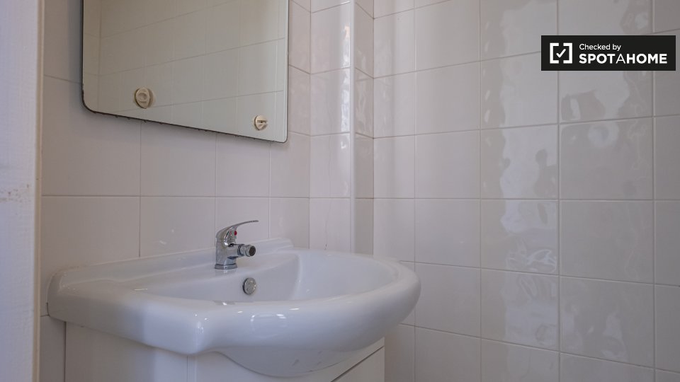 Double room Lisbon, 6 beds — photo 17