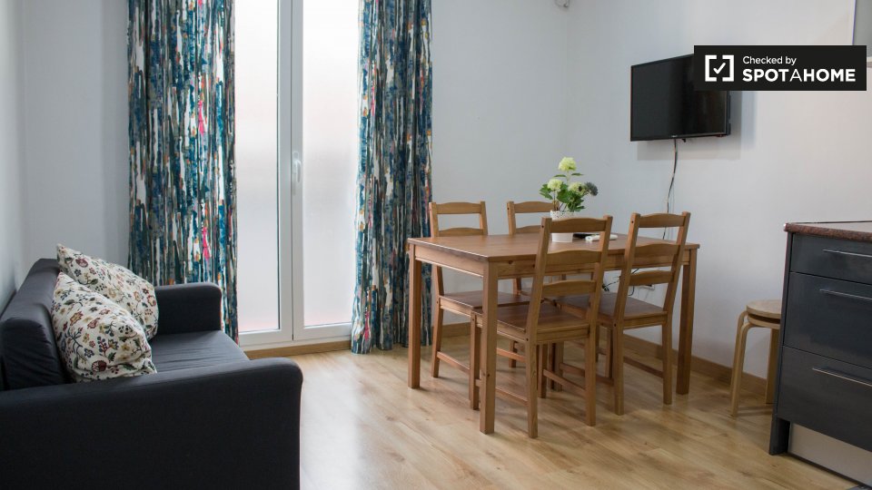 Double room Barcelona, 3 beds, 60m² — photo 6